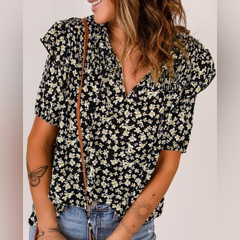 NEW Ruffle Flutter Sleeve Blouse with Smocking Black White & Yellow Flowers M